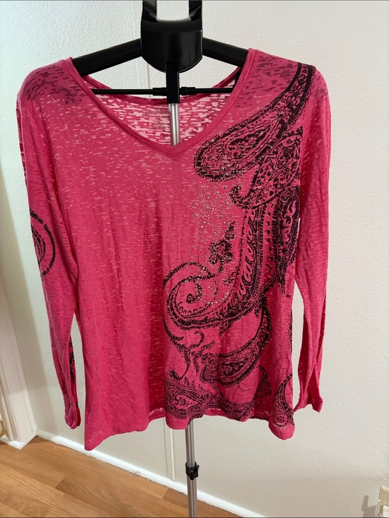 Roper Tops - Roper Pink Long-Sleeve V-Neck Top with Black Paisley Print